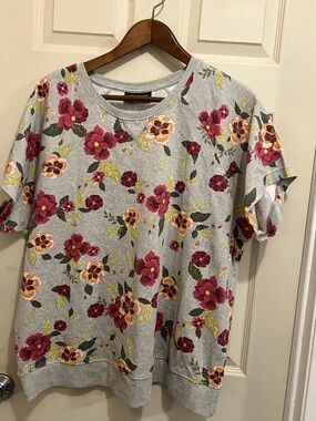 Lane Bryant Gray Floral Short Sleeve Pullover Sweatshirt -size 18/20